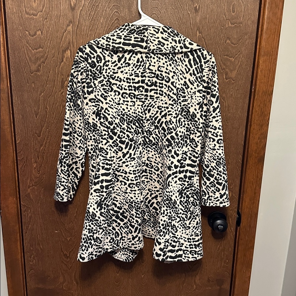 Calvin Klein Animal Print (Leopard) Shacket (Blazer/Jacket) Size 4 - Picture 3 of 3